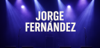 Letras "Jorge Fernández" en un escenario